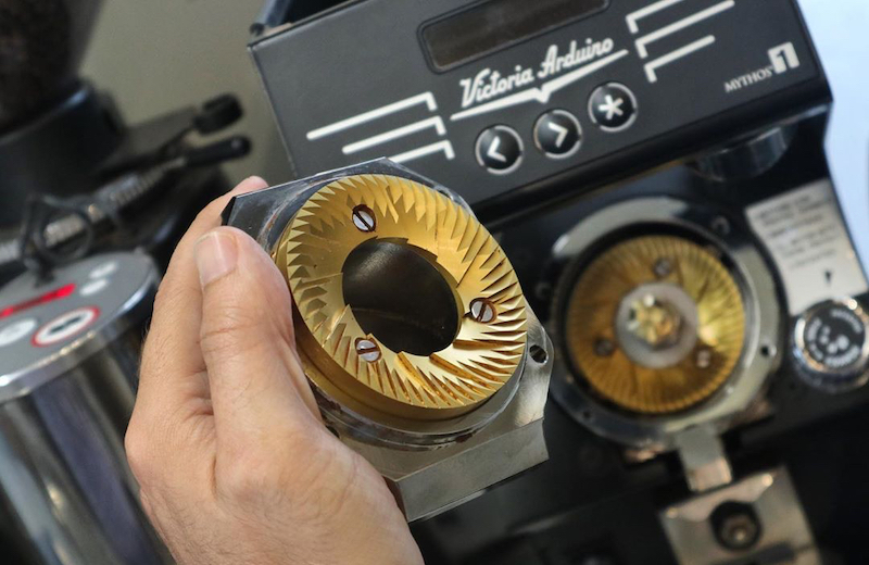 Mesin espresso Victoria Arduino — performa optimal didukung layanan teknisi tersertifikasi Toffin
